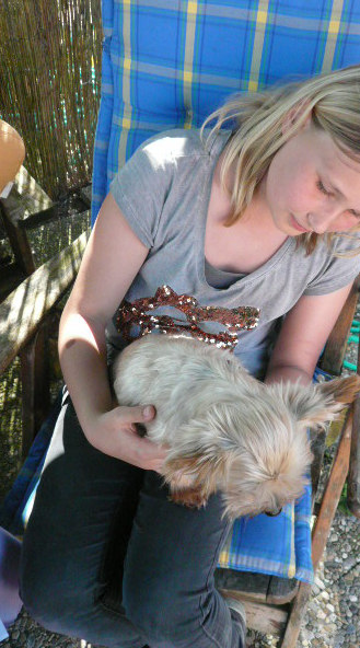 Hundeschmusen mit den Tierschutzkids25.4.15